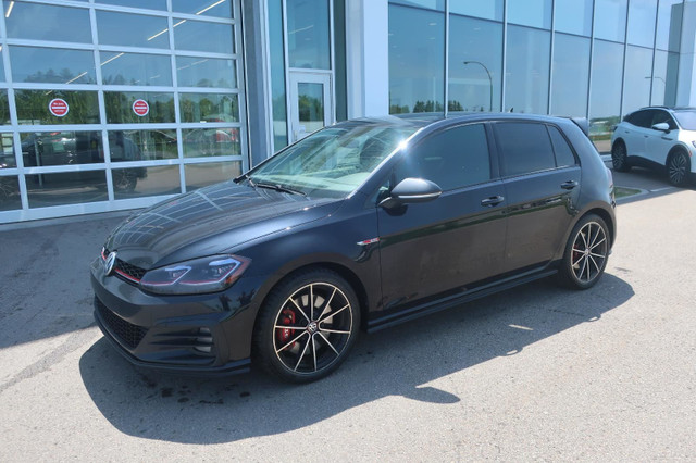 Volkswagen Golf Gti Auto 2.0L Autobahn + Keyless + Toit Ouvrant  in Cars & Trucks in Lévis