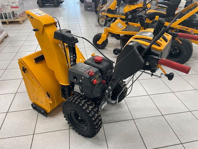 2021 CUB CADET 2X-26HD INCH 2-STAGE SNOWBLOWER in Heavy Equipment in Chatham-Kent - Image 3