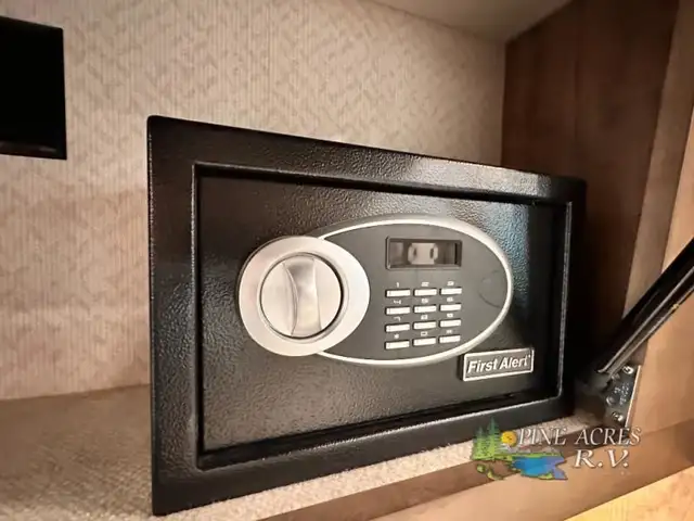 2023 Entegra Coach Cornerstone 45B 605 h.p. 26K Miles in RVs & Motorhomes in Moncton - Image 54