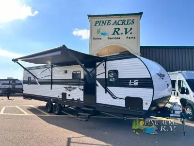 Shasta i-5 Edition travel trailer 530QB highlights: Quad Bunks U-Dinette RV Queen Bed Microwave Oven...