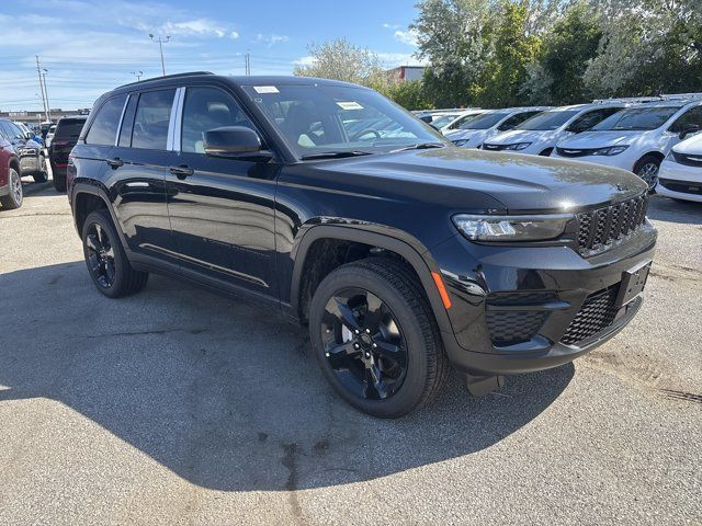 2025 Jeep Grand Cherokee Altitude in Cars & Trucks in Mississauga / Peel Region - Image 3
