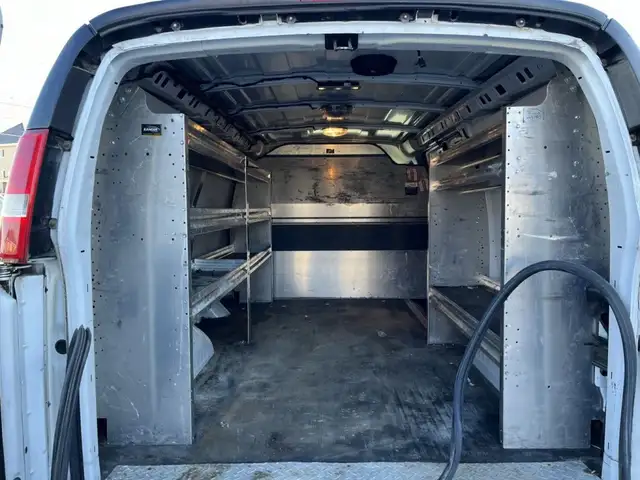 2017 Chevrolet Express Cargo Van in Cars & Trucks in Laval / North Shore - Image 12