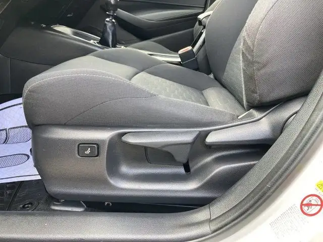 2019 Toyota Corolla Hatchback in Cars & Trucks in Hamilton - Image 14