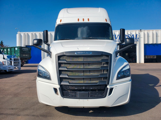 2018 FREIGHTLINER CASCADIA / DD15 / AUTO / DBL BUNK / MVI in Heavy Trucks in Moncton - Image 3