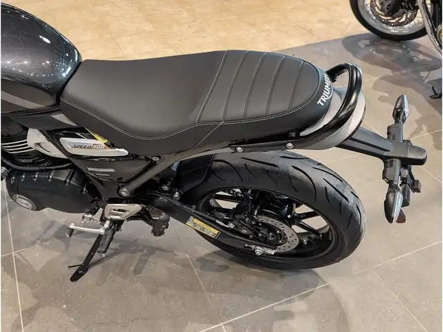 2025 Triumph Speed 400 // Phantom Black/Storm Grey in Dirt Bikes & Motocross in Winnipeg - Image 13