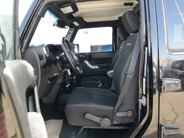 2018 Jeep Wrangler JK Unlimited Sahara 4x4, LOW KMS! 35s in Cars & Trucks in Calgary - Image 2