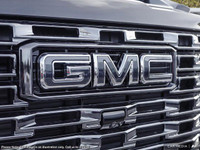 4WD Crew Cab 159 Denali Ultimate Engine: Turbocharged Diesel V8 6.6L/ Safety Equipment StabiliTrak,... (image 9)
