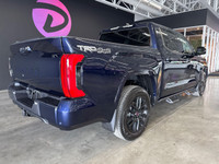 Le Toyota Tundra SR5 TRD Sport 2024 est une version dynamique et robuste du célèbre camion pleine gr... (image 4)