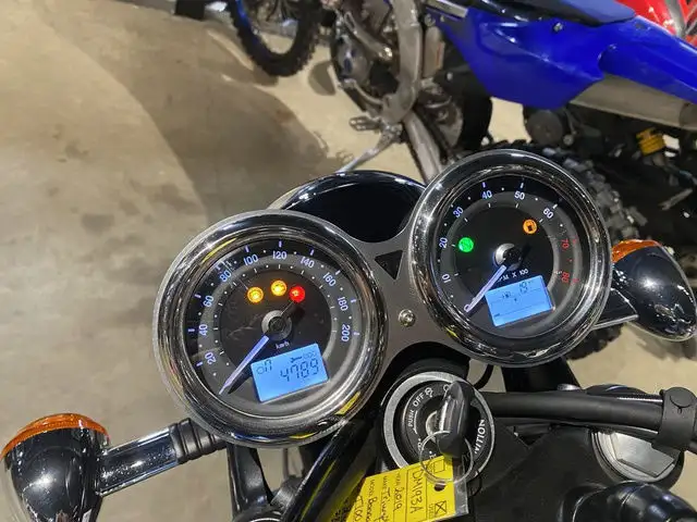 2019 Triumph Bonneville T100 Black Jet Black in Street, Cruisers & Choppers in Moncton - Image 5