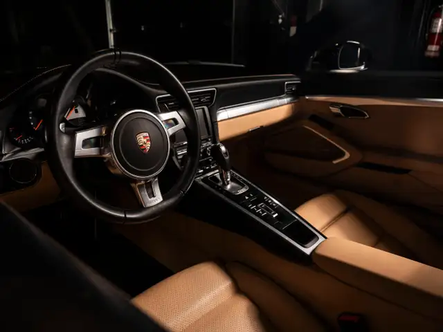 2015 Porsche 911 2015 911 Targa 4S - Certifié Porsche Approved in Cars & Trucks in Québec City - Image 13