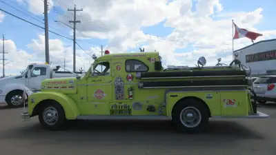NEW ARRIVAL... 1954 SEAGRAVE PUMPER FIRE TRUCK SHOW TRUCK IN PRISTINE CONDITION AMVIC Licensed Deale...