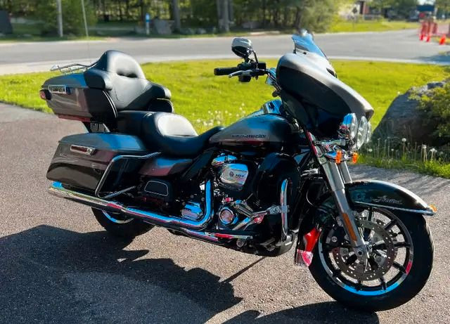 2017 HARLEY DAVIDSON ULTRA LIMITED 2017 (FINANCING AVAILABLE) in Touring in Strathcona County - Image 3