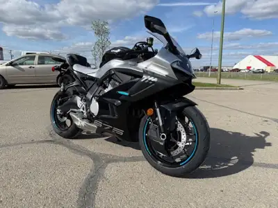 FREIGHT & PDI INCLUDED 2025 CFMOTO 675SSEmbark on the race of a lifetime with this ultimate sport-ra...