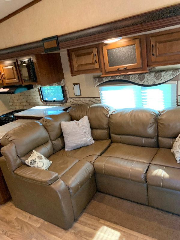 2015 JAYCO EAGLE (FINANCING AVAILABLE) in Travel Trailers & Campers in Strathcona County - Image 3