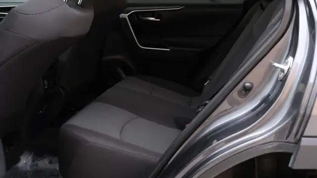 2021 Toyota RAV4 XLE | SUNROOF | ROOF RACK in Cars & Trucks in Mississauga / Peel Region - Image 28