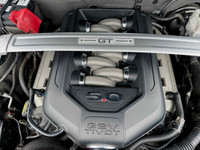 2012 FORD MUSTANG GT 2DR CONVERTIBLE TRIPLE BLACK **MANUAL 6 SPEED** A L'ETAT NEUF!!!! CONDITION SAL... (image 4)