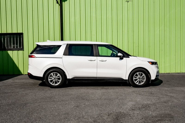 2024 Kia Carnival LX • REAR CAM • LANE KEEP ASSIST • CP/AA in Cars & Trucks in Cornwall - Image 2