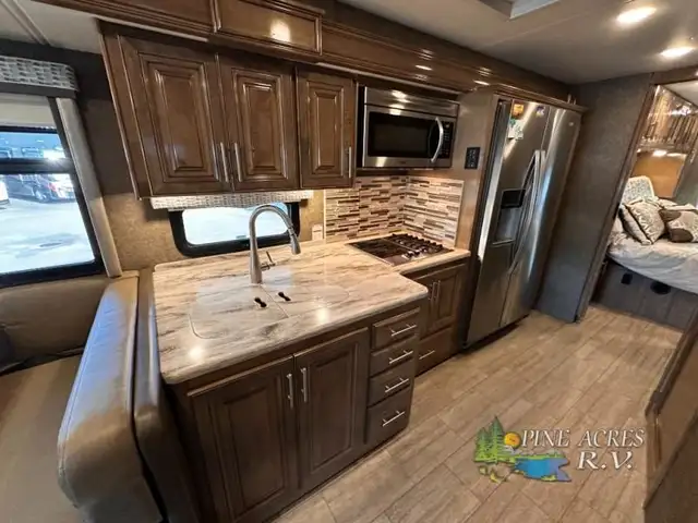 2020 Thor Motor Coach Challenger 37YT Washer & Dryer 12 k Miles in RVs & Motorhomes in Moncton - Image 17