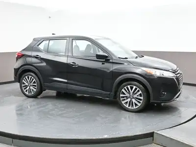Turn heads and enjoy everyday driving with this stylish 2021 Nissan Kicksâ€”a compact SUV that blend...