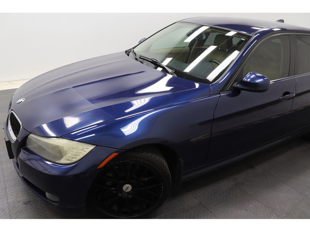 2011 BMW 3 Series 323i 2.5L RWD, CUIR, SIEGES CHAUFFANTS, A/C AR in Cars & Trucks in Longueuil / South Shore - Image 3