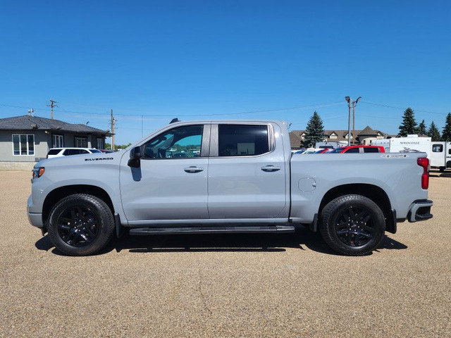 2024 Chevrolet Silverado 1500 RST 5'8 FOOT BOX | 5.3L V8 | DARK  in Cars & Trucks in St. Albert - Image 3