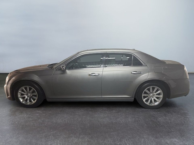 2012 Chrysler 300 LIMITED in Cars & Trucks in Laval / North Shore - Image 3