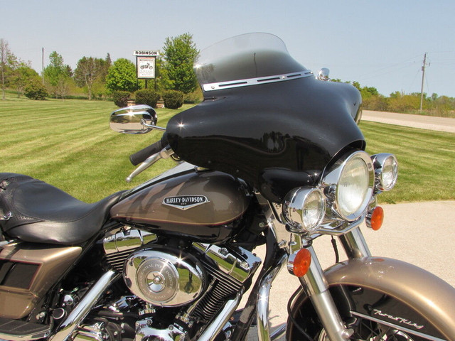 2004 Harley-Davidson FLHRCI Road King Classic Low 28,000 KM Deta in Sport Touring in Leamington - Image 4