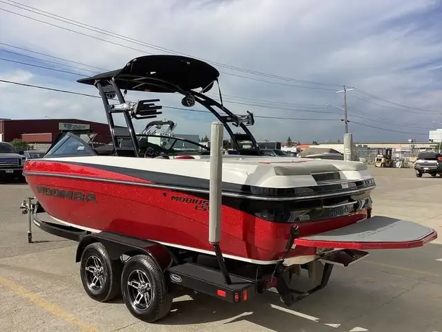 2014 Moomba Mobius LSV in Powerboats & Motorboats in Edmonton - Image 3