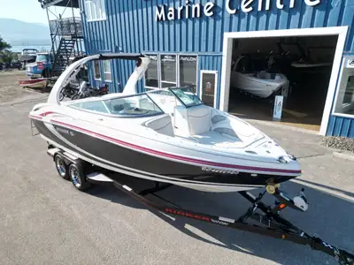 The 2014 Rinker Captiva 246 BR is a premium bowrider that blends performance, comfort, and versatili...