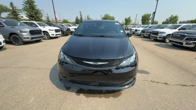 2025 Chrysler Grand Caravan SXT | Apple CarPlay in Cars & Trucks in Edmonton - Image 4