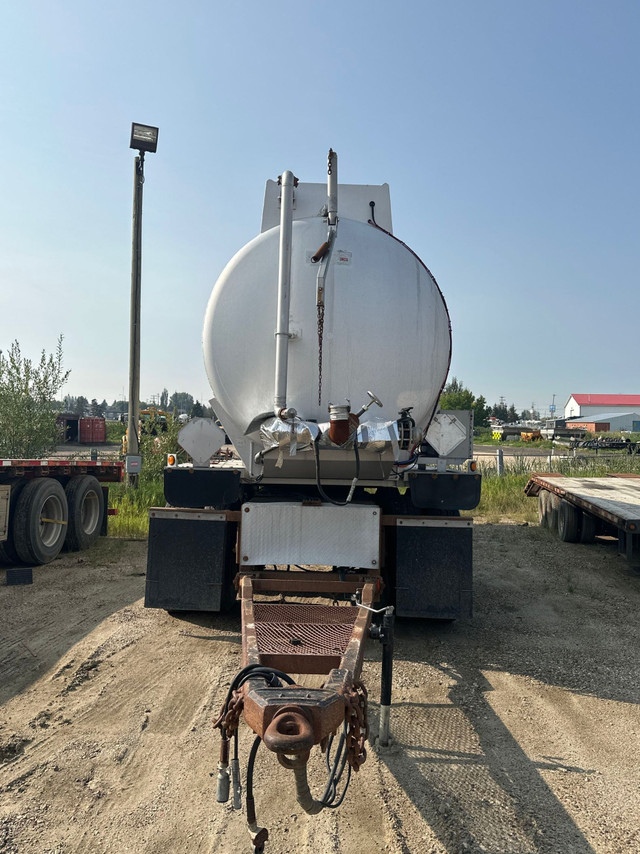 2008 Lazer Inox LA32K-SL 32000L Quad/A Tank Trailer  in Farming Equipment in St. Albert - Image 2