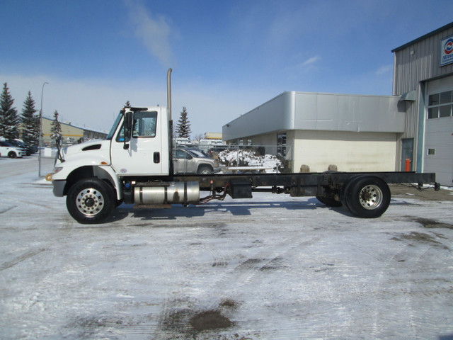 2018 International 4300 Cab & Chassis in Heavy Trucks in Red Deer - Image 4