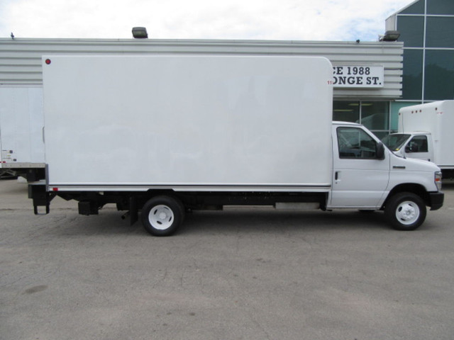  2019 Ford Super Duty E-450 DRW GAS HIGH BOX UNICELL CUBE WITH P in Cars & Trucks in Markham / York Region - Image 2