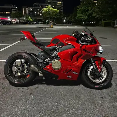 APPLY NOW: https://www.ridecollective.ca/get-pre-approved The 2023 Ducati Panigale V4S is a high-per...