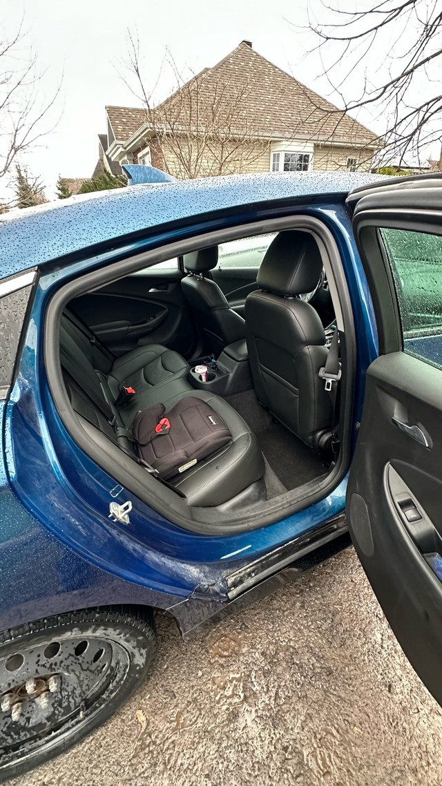 2019 Chevrolet Volt LT in Cars & Trucks in West Island - Image 4