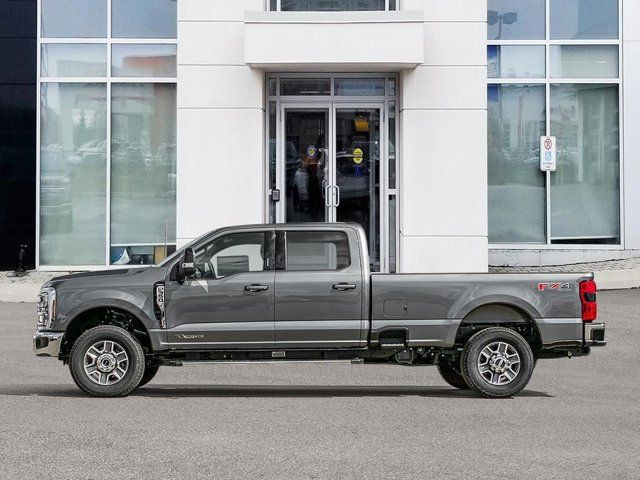 2024 Ford Super Duty F-350 SRW F350 LARIAT 4WD Crew Cab Diesel in Cars & Trucks in City of Toronto - Image 3