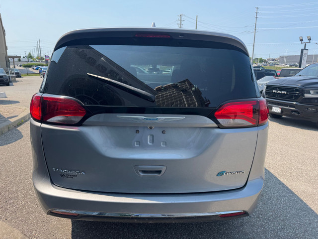2020 Chrysler Pacifica Hybrid Touring in Cars & Trucks in Markham / York Region - Image 4