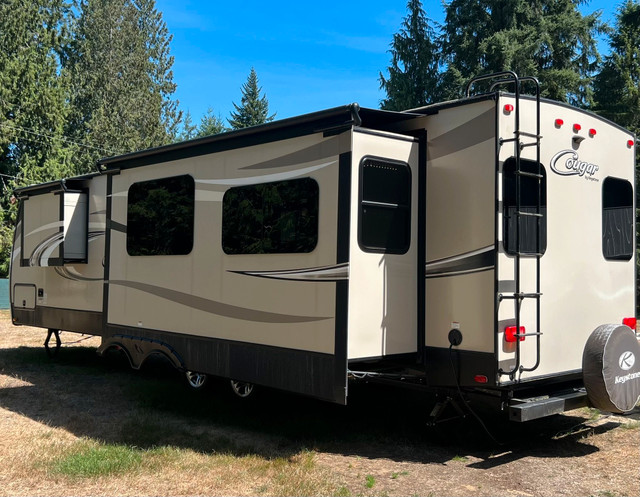 2017 KEYSTONE COUGAR 327RESWE (FINANCING AVAILABLE) in Travel Trailers & Campers in Saskatoon - Image 4
