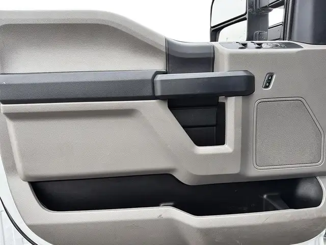 2022 Ford F-350 XL 4x4 SuperCab 6,7L superstroke Diesel 6 Passag in Cars & Trucks in Laval / North Shore - Image 15