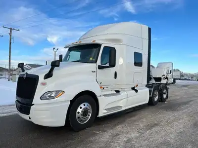 Stock #: 4784-25 Tandem Axle Sleeper Tractor, S13 engine (475) HP, T14 transmission (14 speed), Air...