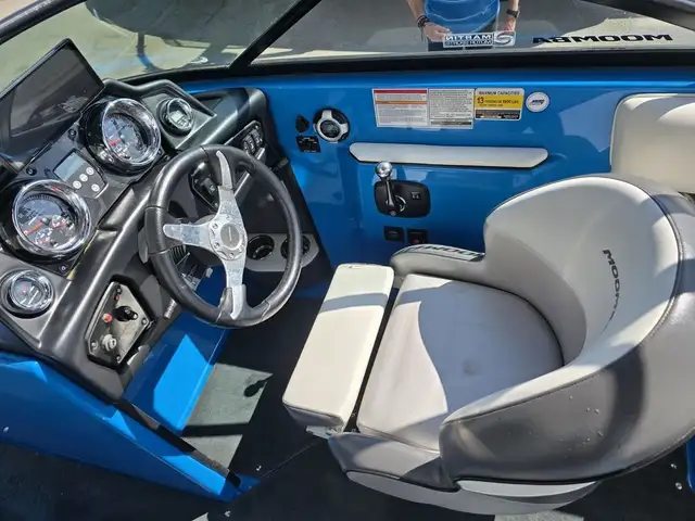 2013 Moomba MOBIUS LSV SURF BOAT FINANCING AVAILABLE in Powerboats & Motorboats in Saskatoon - Image 34