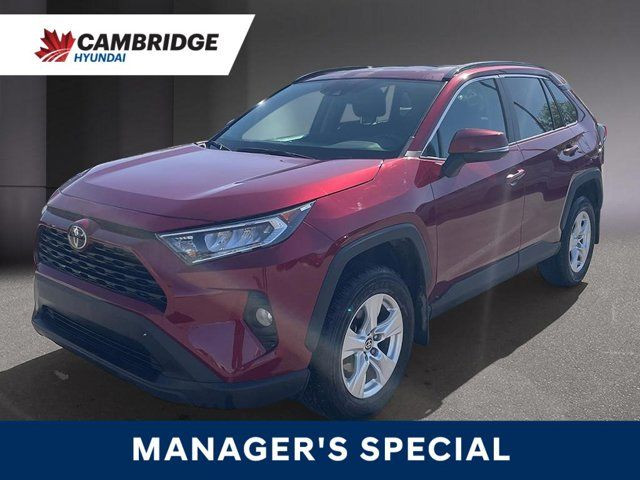 2021 Toyota RAV4 XLE AWD | Heated Seats | Carplay | Sunroof in Cars & Trucks in Cambridge