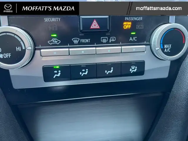 2014 Toyota Camry SE dans Autos et camions dans Barrie - Image 24