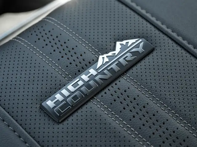 2025 Chevrolet SILVERADO 2500HD High Country- Diesel | Power Ret in Cars & Trucks in Markham / York Region - Image 29