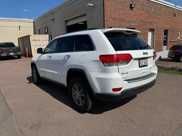 2016 Jeep Grand Cherokee Limited - Leather Seats in Cars & Trucks in Moncton - Image 9