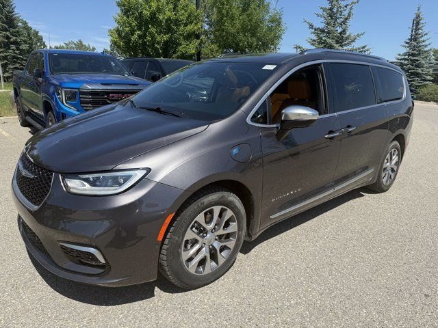 2023 CHRYSLER PACIFICA PINNACLE- SUNROOF HEATED SEATS in Cars & Trucks in Calgary