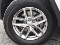 ?? 2023 Jeep Grand Cherokee Laredo 4x4 | Bright WhiteExterior Color: Bright WhiteInterior Color: Glo... (image 5)