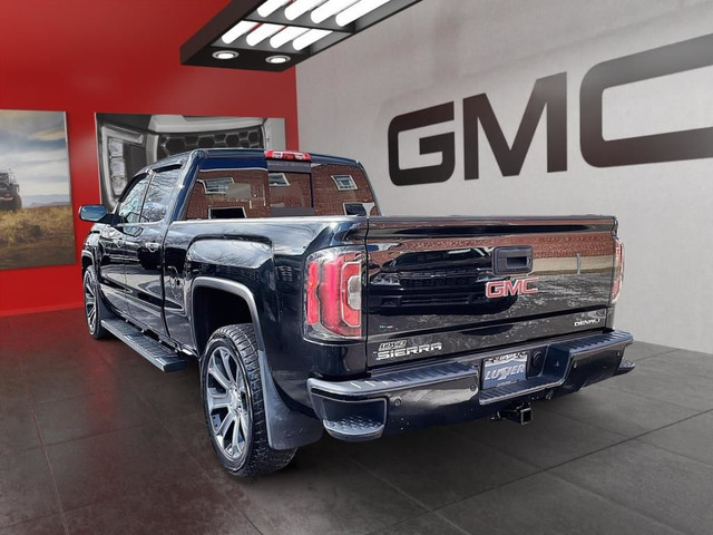 2017 GMC Sierra 1500 DENALI CREW CAB 4WD | toit ouvrant | cuir | in Cars & Trucks in Saint-Hyacinthe - Image 2