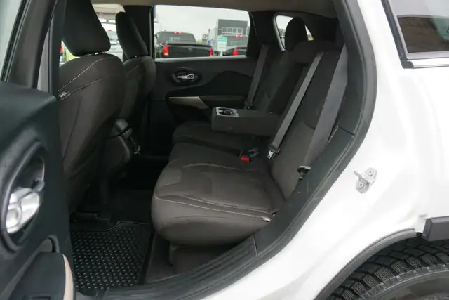 2017 Jeep Cherokee in Cars & Trucks in Oakville / Halton Region - Image 17