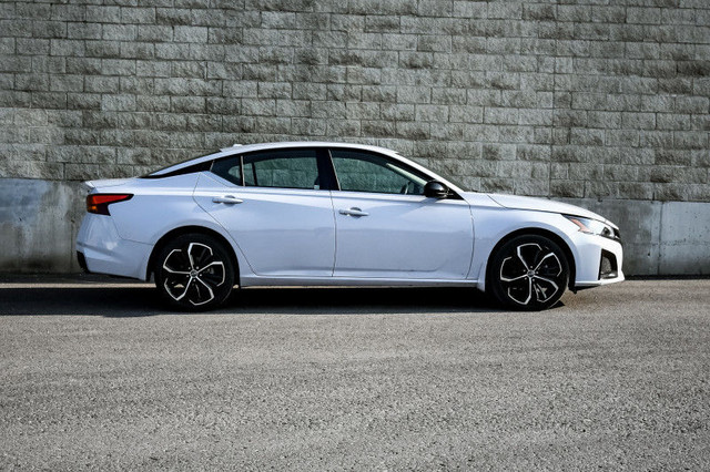 2024 Nissan Altima SR • SUNROOF • NAV • HEATED LEATHER in Cars & Trucks in Kingston - Image 2